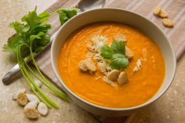 Kızarmış balkabağı çorbası..