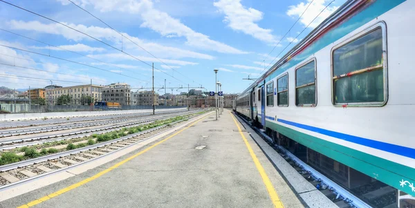 Estação ferroviária italiana . — Fotografia de Stock