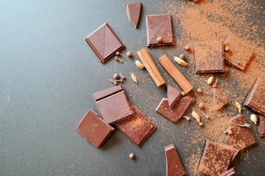 Çikolatalı ve tarçınlı rulolar