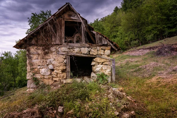 农村破旧的老房子 — 图库照片