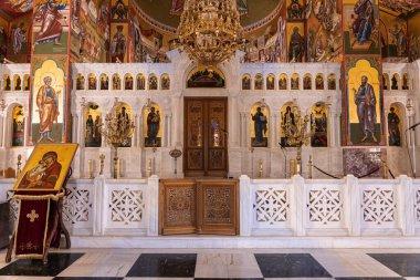 Kefalonia 'daki Agios Gerasimos manastırının iç kısımları inanılmaz detaylı.