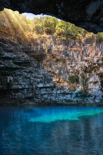 Fentről Tiszta Víz Napfény Érkezik Kefalóniai Melissani Barlangból — Stock Fotó