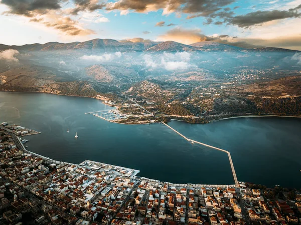 Tüm Argostoli şehrinin hava görüntüsü