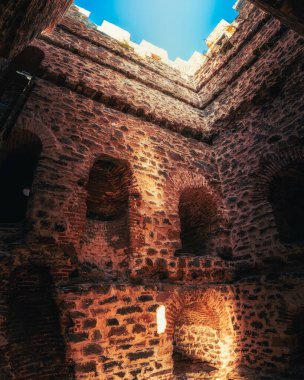 Sırbistan 'daki eski Ram kalesinin inanılmaz iç mimarisi