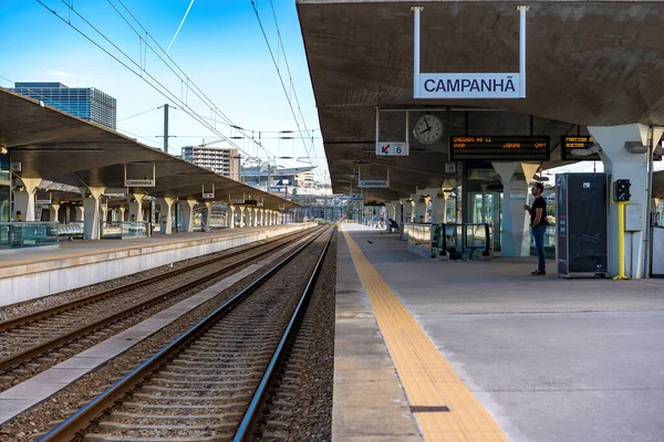 Porto 'daki Campanha tren istasyonunda tren rayları.