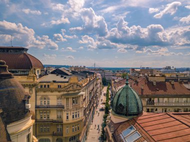 Belgrad 'daki SANU binası ve yaya bölgesinin havadan görüntüsü