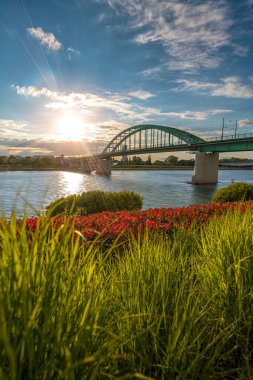 Belgrad limanındaki tramvay köprüsünün dikey çekimi