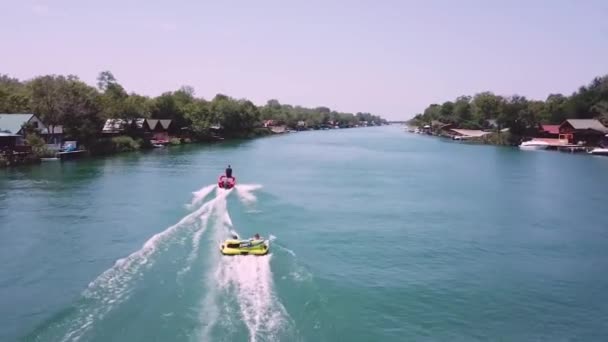 Jetboot Auf Einem Smaragdfarbenen Fluss Montenegro — Stockvideo