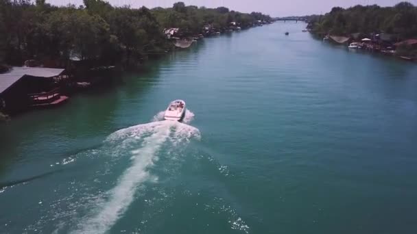 Tampilan Drone Kapal Laut Yang Berbeda Sungai Dan Bungalow Pantai — Stok Video
