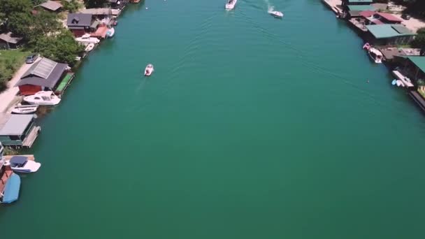 Vista Drone Diferentes Embarcações Náuticas Rio Bangalôs Litoral Rio Bojana — Vídeo de Stock