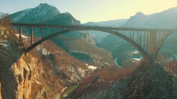 Vista Aérea Del Puente Djurdjevica Tara Cañón Tara Durmitor Montenegro — Vídeo de stock