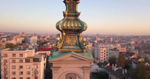 ベオグラードの日没時のサボルナ クラクヴァ大聖堂の空中ビュー — ストック動画