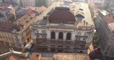 Belgrad 'ın göbeğindeki SANU binası ve Knez Mihailo caddesinin insansız hava aracı görüntüsü