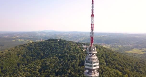 Widok Lotu Ptaka Wieżę Telewizyjną Avala Niedaleko Belgradu — Wideo stockowe