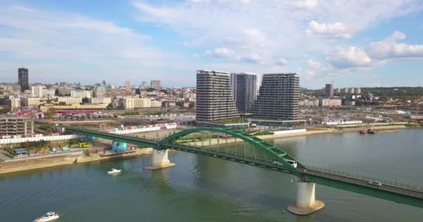 Luftaufnahme Der Alten Eisenbahnbrücke Und Der Türme Belgrader Ufer — Stockvideo