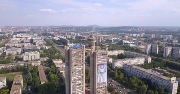 Drone Näkymä Genex Torni Valtatie Belgradissa Serbia — kuvapankkivideo