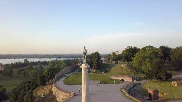 Luchtfoto Van Kalemegdan Fotress Beroemdste Bezienswaardigheid Belgrado Pobednik — Stockvideo