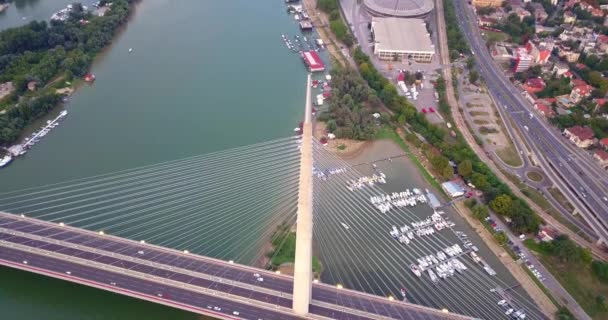 ベオグラードのエイダ橋のドローンビュー — ストック動画