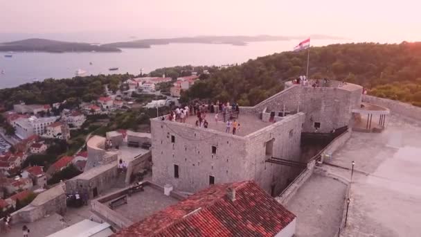 Fortica Φρούριο Στην Κορυφή Του Νησιού Hvar Κατά Διάρκεια Του — Αρχείο Βίντεο