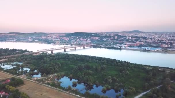 塞尔维亚贝尔格莱德多瑙河上Pancevacki桥的空中景观 — 图库视频影像