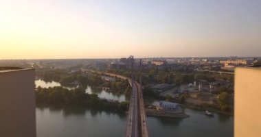 Sırbistan 'ın Belgrad kentinde yeni demiryolu köprüsünün havadan görünüşü