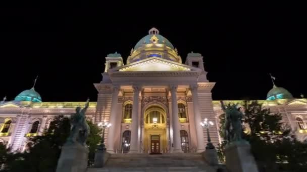 贝尔格莱德议会大厦的夜间超常事件 — 图库视频影像