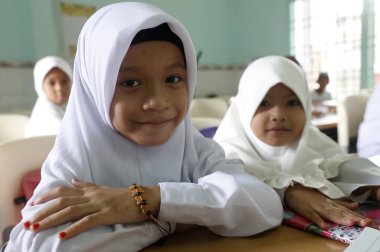 Nurunnaim Camii. Müslüman çocuklar İslam okulunda öğreniyor. Phnom Penh. Kamboçya. 