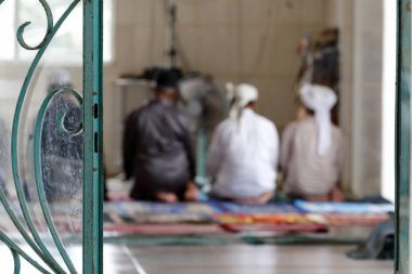 Camide namaz kılan Müslüman erkekler. - Evet. Kep. Kamboçya. 