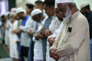Masjid Jamae one of the earliest mosques in Singapore located in  Chinatown.  Muslims praying. Salat.  Singapore.