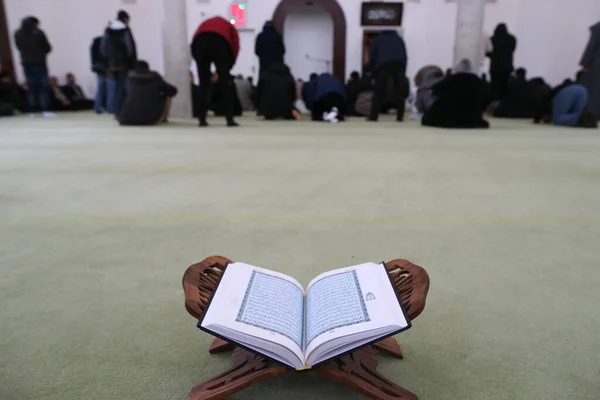 Quran Mosque — Stock Photo, Image