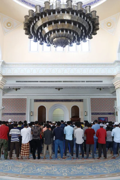 Serkal Mosque Muslim Men Praying Friday Prayer Phnom Penh Cambodia — Stok Foto