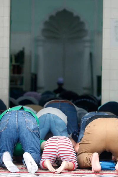 Saigon Central Mosque Friday Prayer Congregational Prayer Salat Muslims Hold — ストック写真