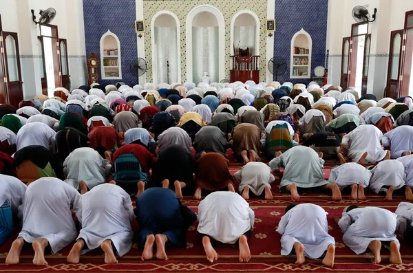 Мечеть Масджид Рохма Чоловіки Ятницю Моляться Салат Чау Док Єтнам — стокове фото