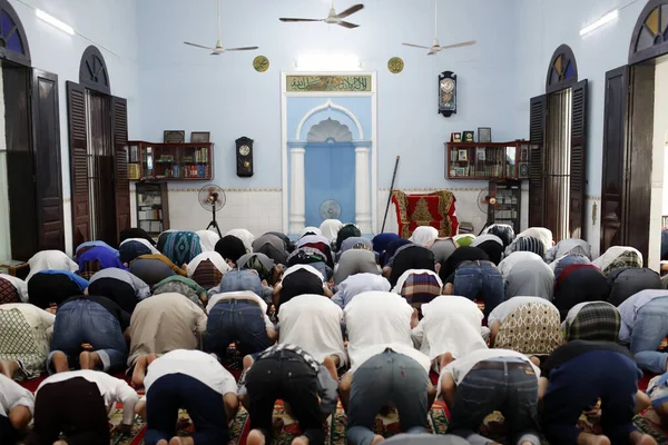 Τζαμί Τσόλων Τζαμίλ Μουσουλμάνος Στην Προσευχή Της Παρασκευής Salat — Φωτογραφία Αρχείου