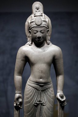 Asya Medeniyetler Müzesi. Angkor. Kamboçya 'nın kutsal şehrini keşfediyorum. Bodhisattva Avalokitehvara. Mekong Deltası. 7. yüzyılın ortalarında ya da 8. yüzyılın başlarında. Kum taşı. Singapur. 