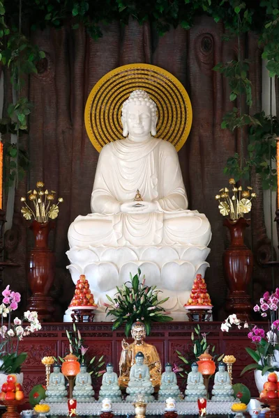Linh Phong Boeddhistische Tempel Hoofdaltaar Met Wit Marmer Zittend Boeddhabeeld — Stockfoto