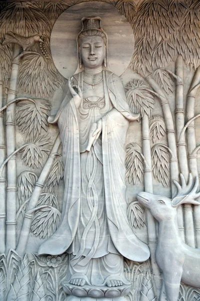 林恩佛教宝塔林恩佛教宝塔Quan Bodhisva Compassion Goddess Mercy 大娘越南 — 图库照片