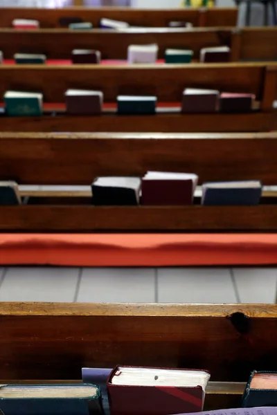 Chiesa Protestante Servizio Domenicale Bibbie — Foto Stock