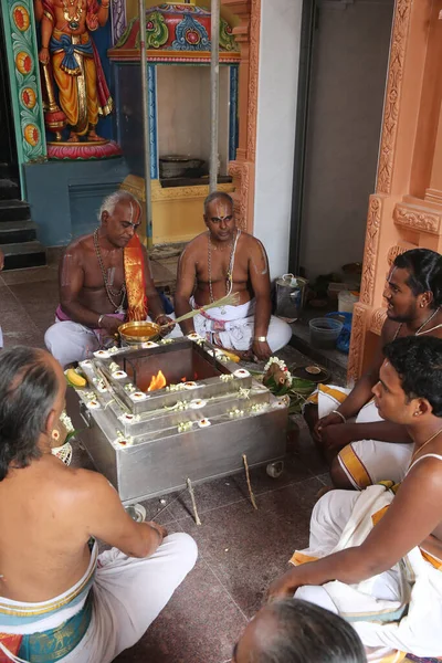 Sri Vadapathira Kaliamman Hindu Tempel Hinduiska Brahminpräster — Stockfoto