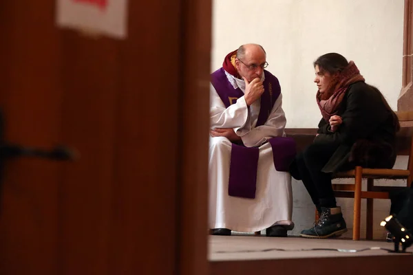 Leonhardskirche Encuentro Europeo Jóvenes Taize Basilea Sacramento Reconciliación Basilea Suiza —  Fotos de Stock