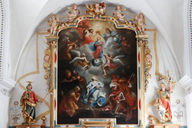 Baroq Şapeli. Saint-Nicolas de Veroce. Fransa. Philippe-Christian de Bentum 'un Bakire Taç Giyme Töreni. 