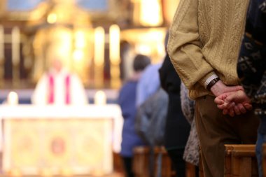 Saint-Nicolas de Veroce kilisesi. Katolik kütlesi. 