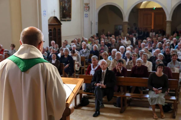 Kerk Van Sint Nicolaas Veroce Katholieke Massa — Stockfoto