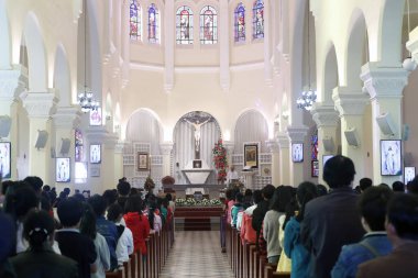 Aziz Nicholas Katedrali Dalat. Pazar katolik ayini. Dalat. Vietnam. 