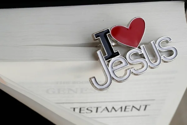 Αγαπώ Τον Ιησού Καρφίτσα Την Αγία Γραφή — Φωτογραφία Αρχείου