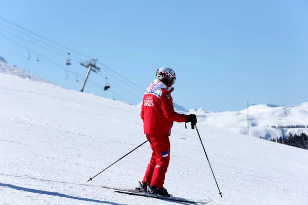 French Alps Mont Blanc Massif Downhill Skiers — 图库照片