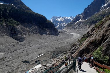 Fransız Alpleri. Mont Blanc massif. 1820 'den bu yana 150 metre seyrelen ve 2300 metre geri çekilen Mer De Glace buzulu. Chamonix. Fransa. 