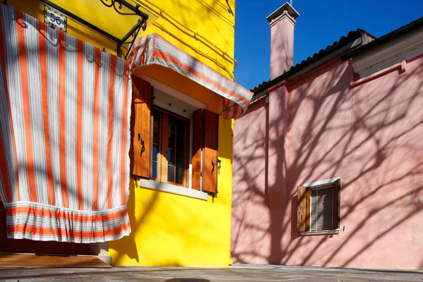 Burano Köyünde Çok Renkli Evler Talya — Stok fotoğraf