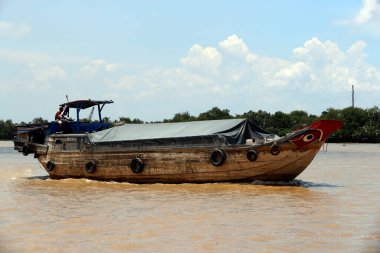 Vietnam gemisi Saigon nehrinde.