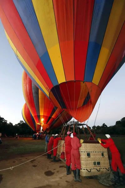 Una Fiamma Getto Gas Riempie Una Mongolfiera All Alba Volo — Foto Stock